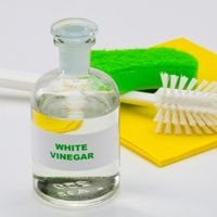 use vinegar to remove water stain
