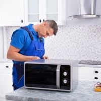 why microwave making crackling noise